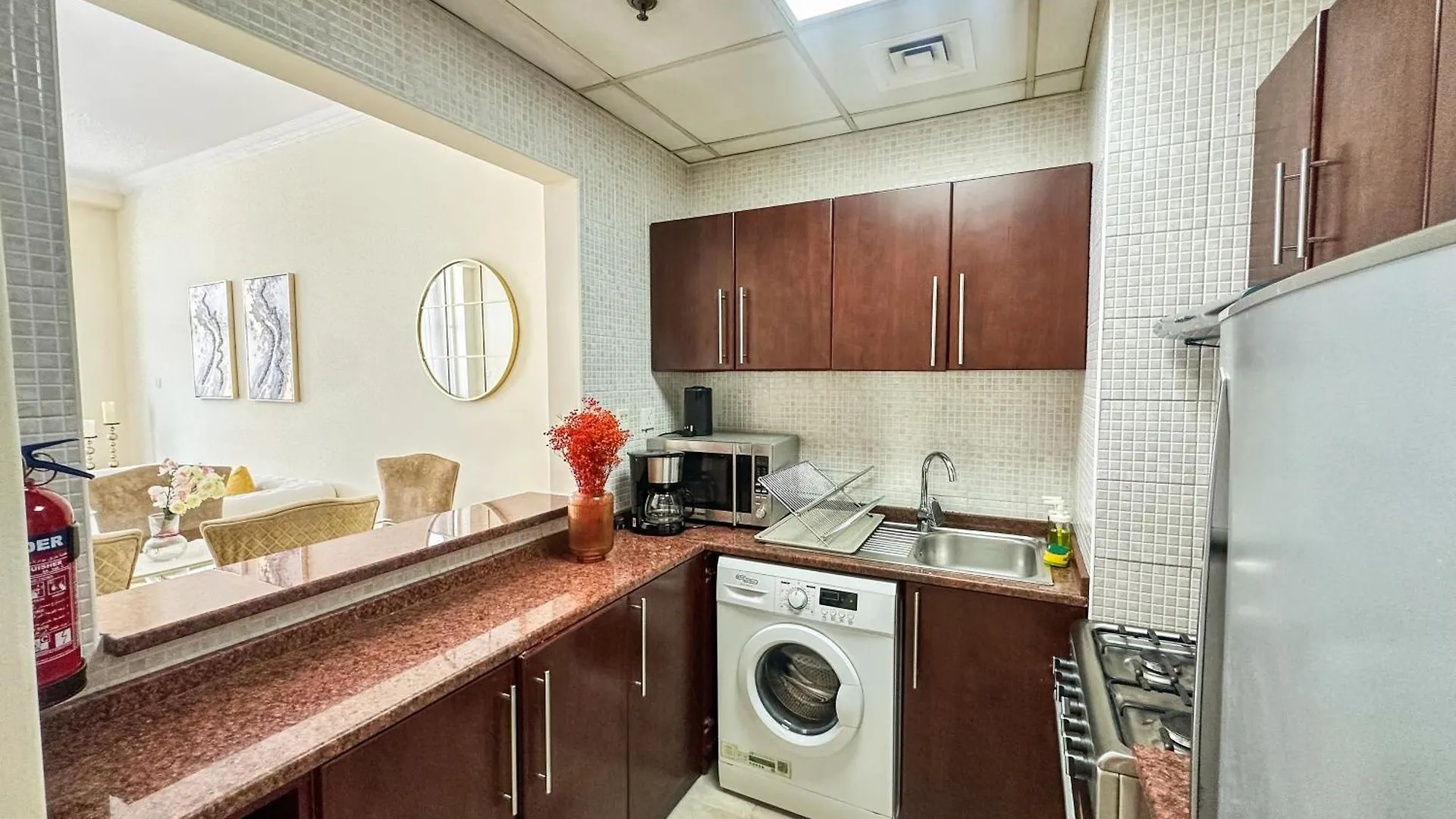 Vserve - 1 Bedroom Stunning Canal And Burj Khalifa View Dubai Apartment