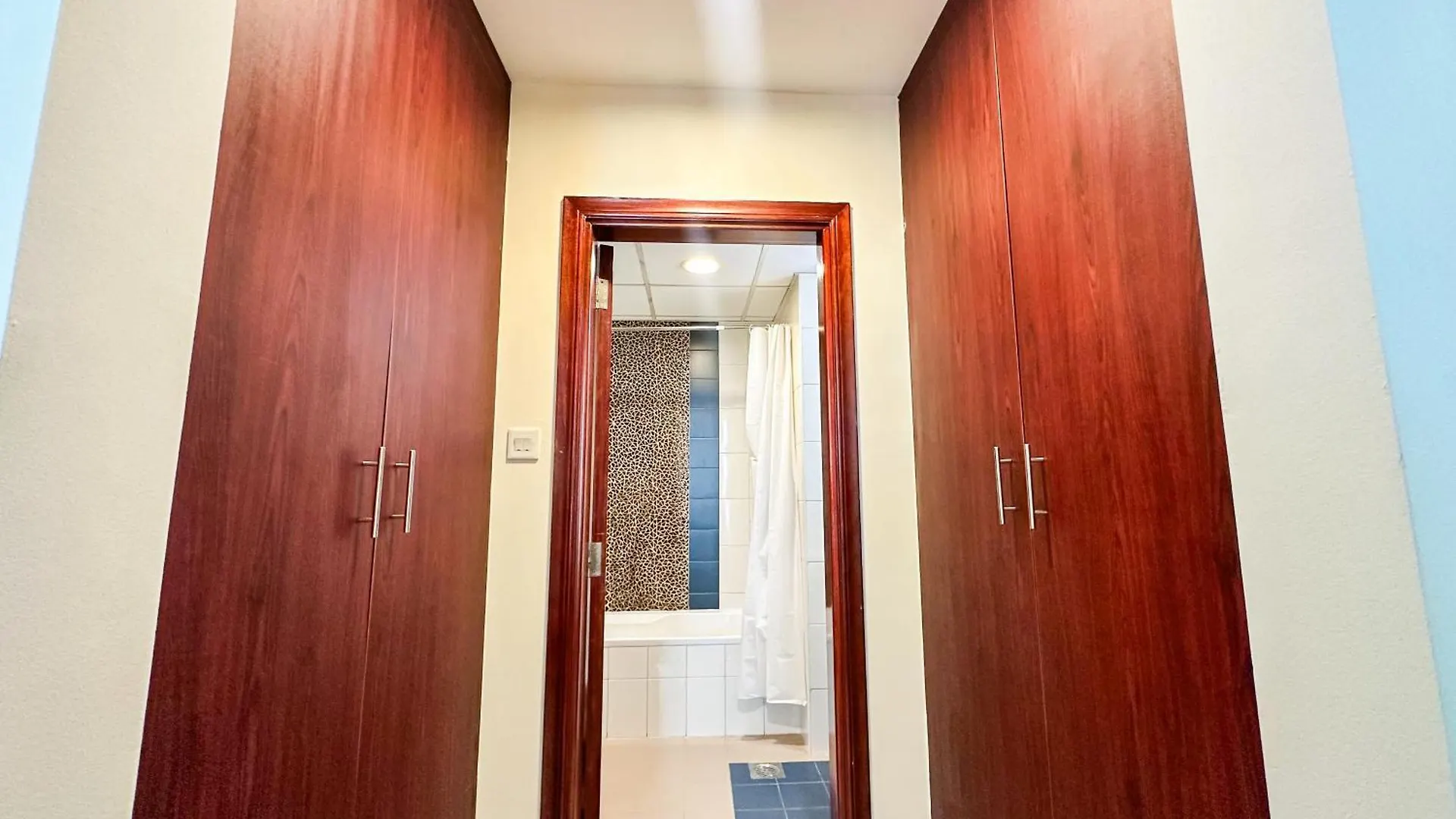 Apartment Vserve - 1 Bedroom Stunning Canal And Burj Khalifa View Dubai