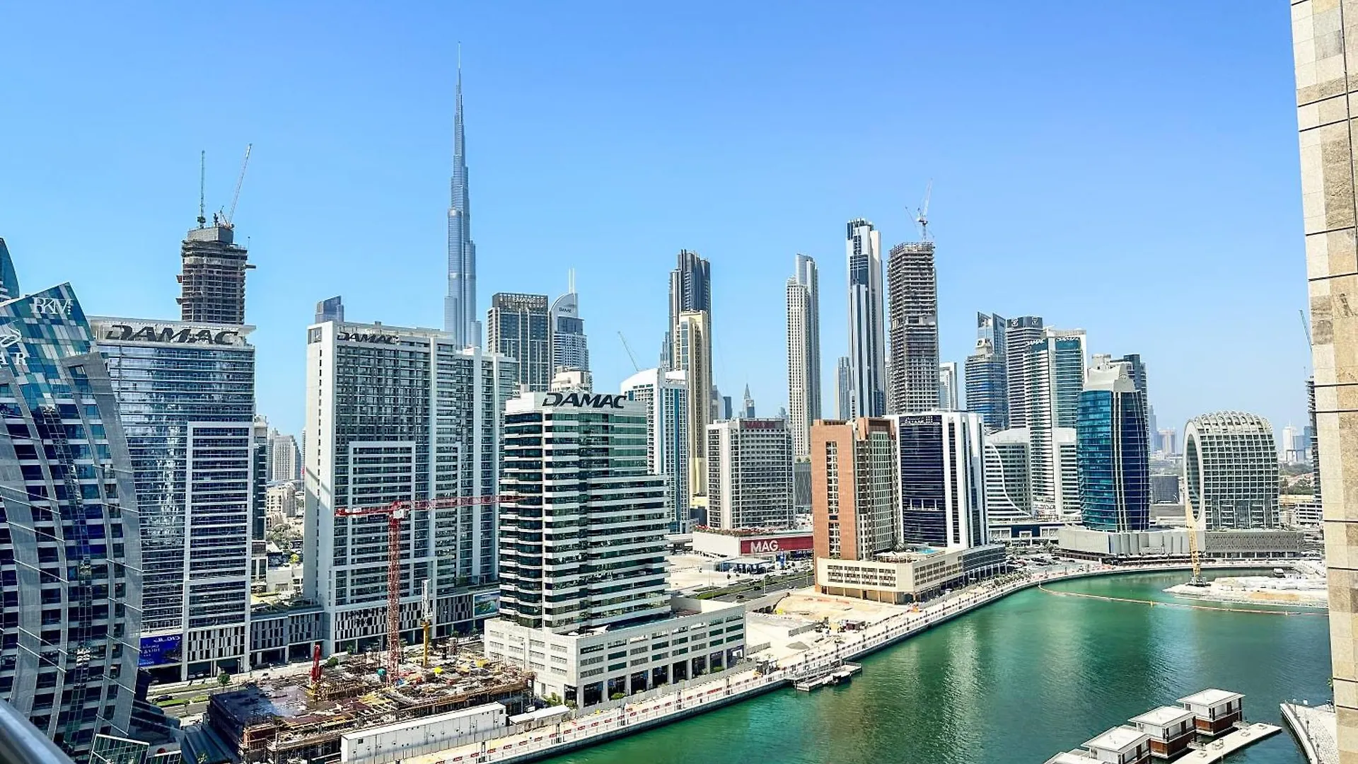 Kontakt z Vserve - 1 Bedroom Stunning Canal And Burj Khalifa View